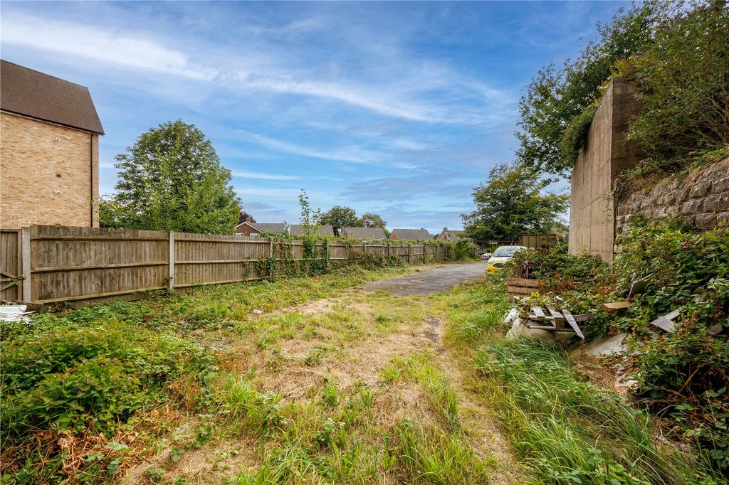 Property photo 3 of 19 Garden Area