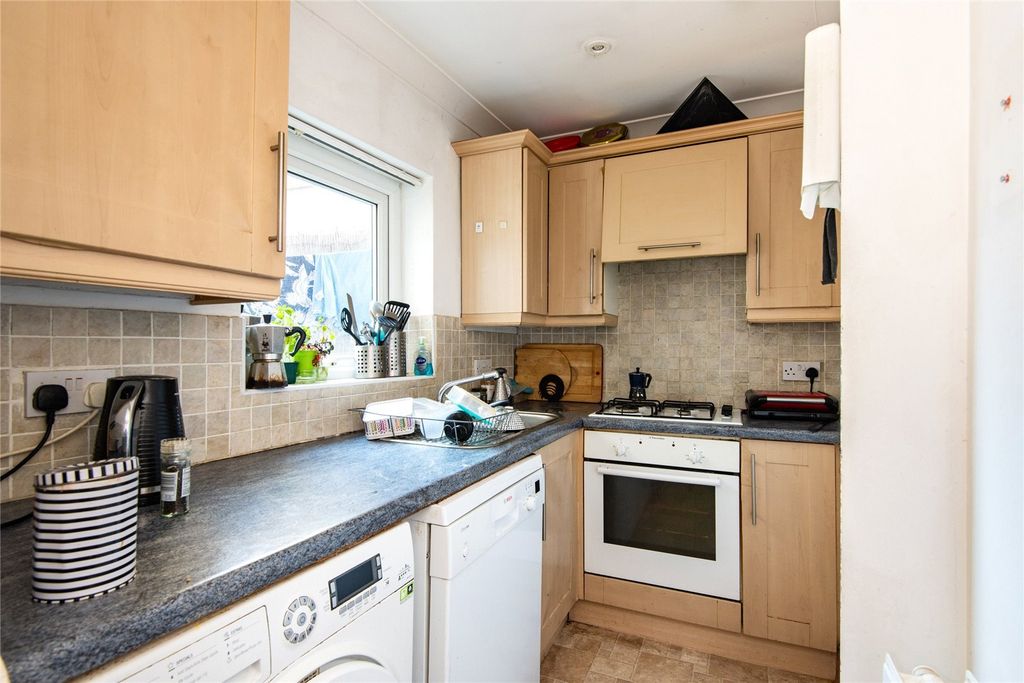 Property photo 3 of 9 Kitchen