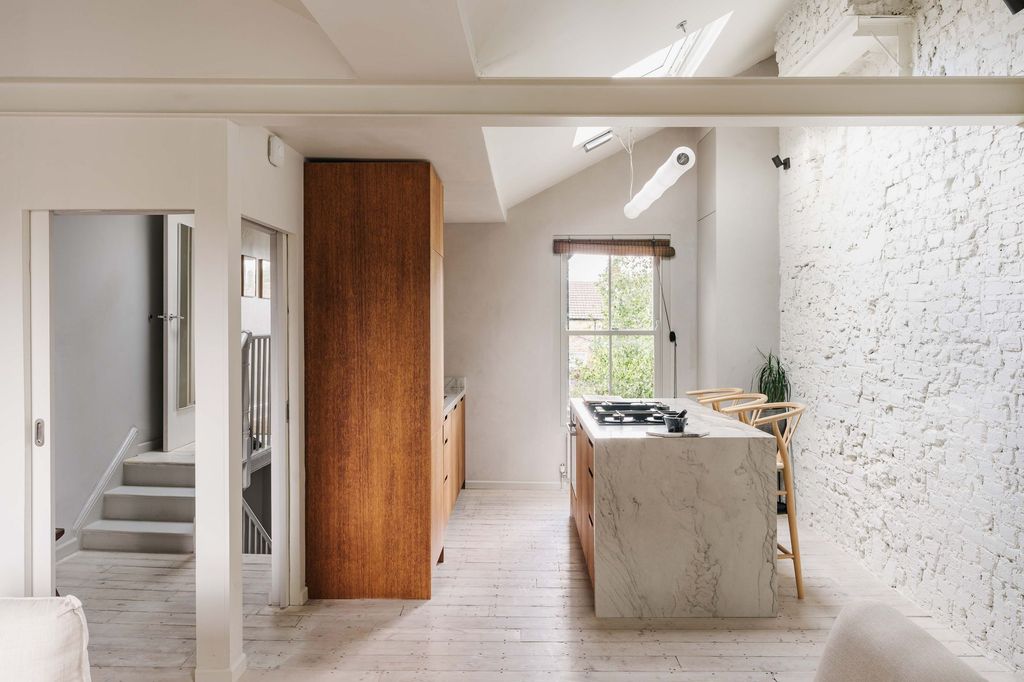 Property photo 2 of 15 Mayola Road E5