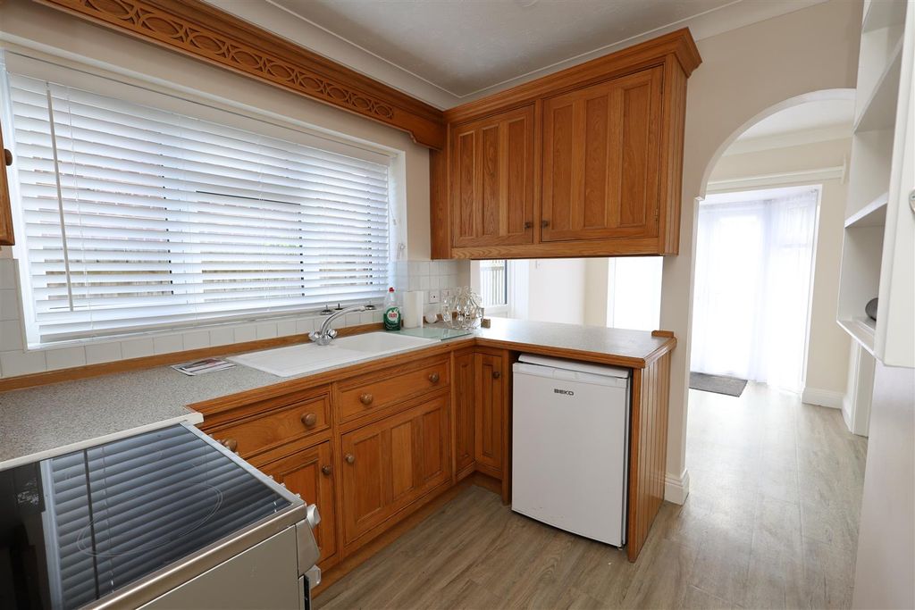Property photo 2 of 27 Kitchen