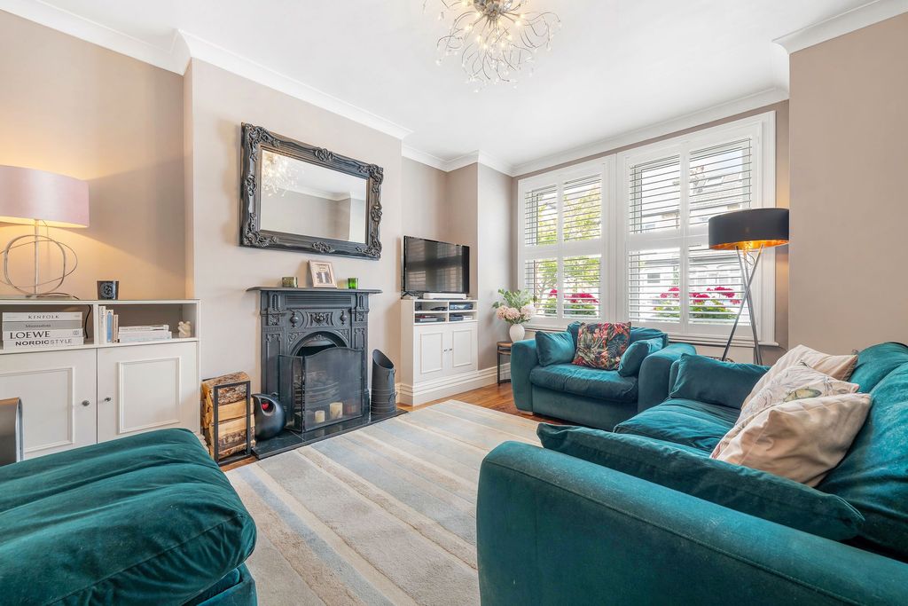 Property photo 2 of 17