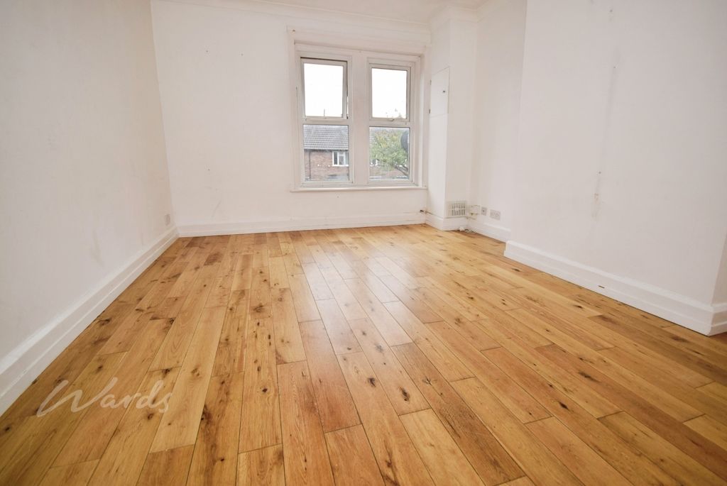 Property photo 3 of 10 Manor Lounge