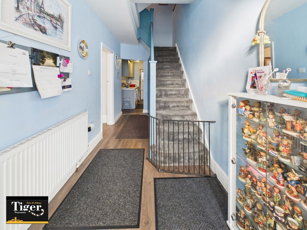 Property photo 2 of 22 Cam02176G0-Pr0757-Still014