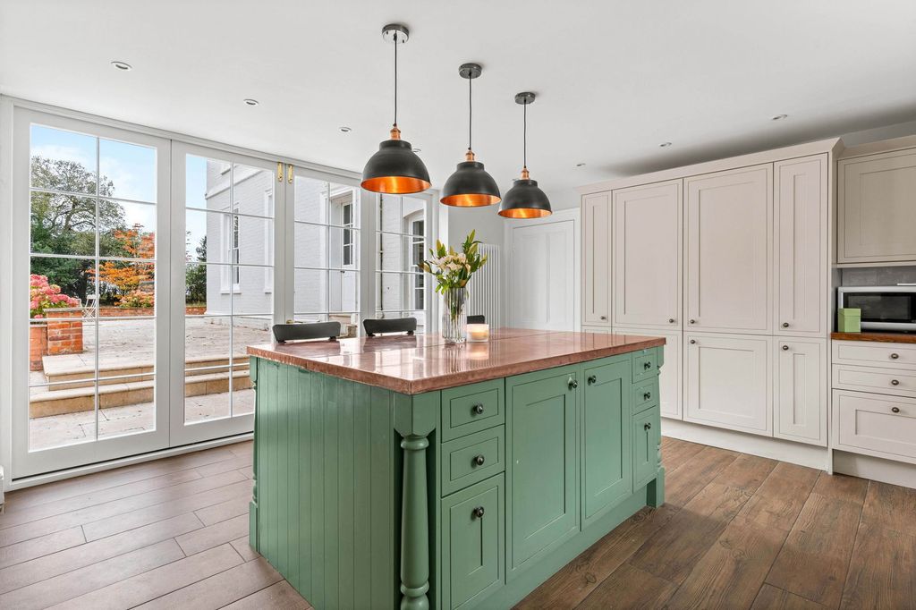 Property photo 2 of 68