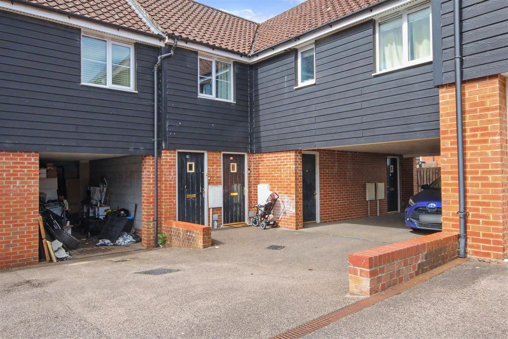 Property photo 1 of 10 Front
