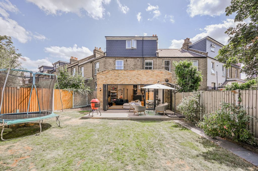 Property photo 2 of 24