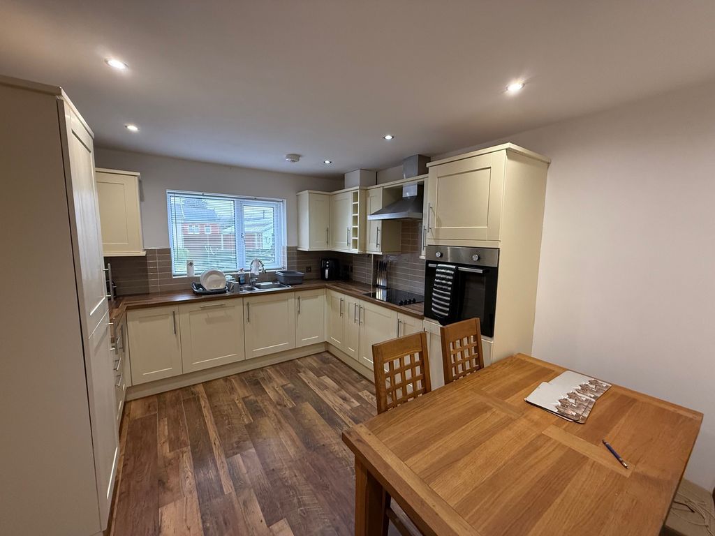 Property photo 3 of 12 Kitchen