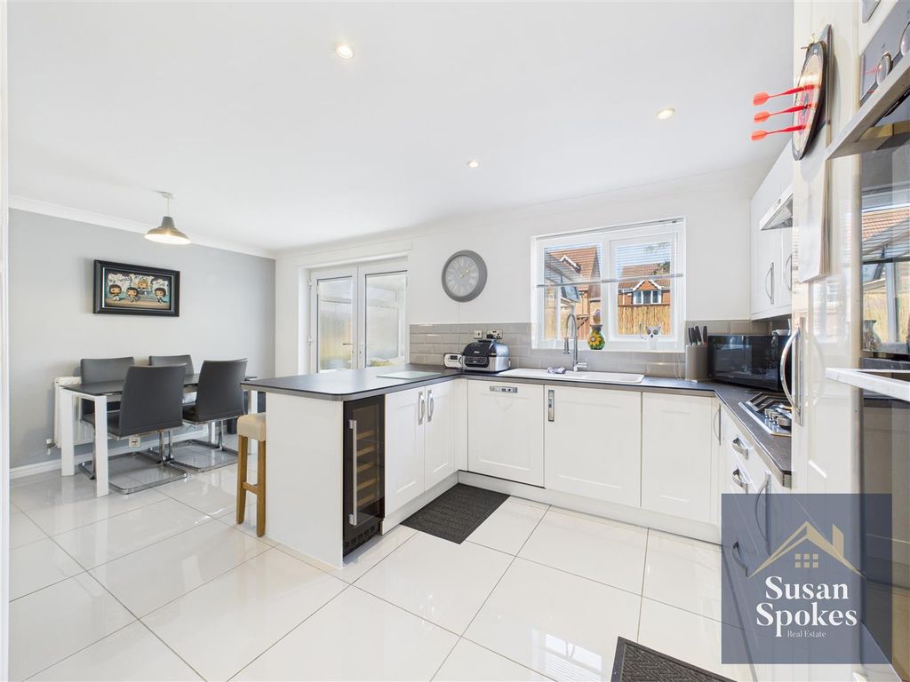 Property photo 3 of 30 Cam01858G0-Pr0140-Still007.Jpg