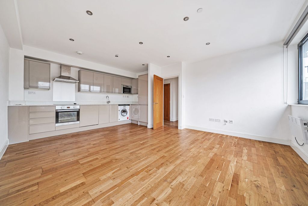 Property photo 1 of 18