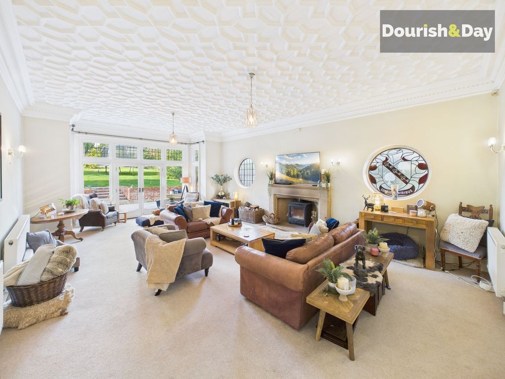 Property photo 2 of 40 Living Room