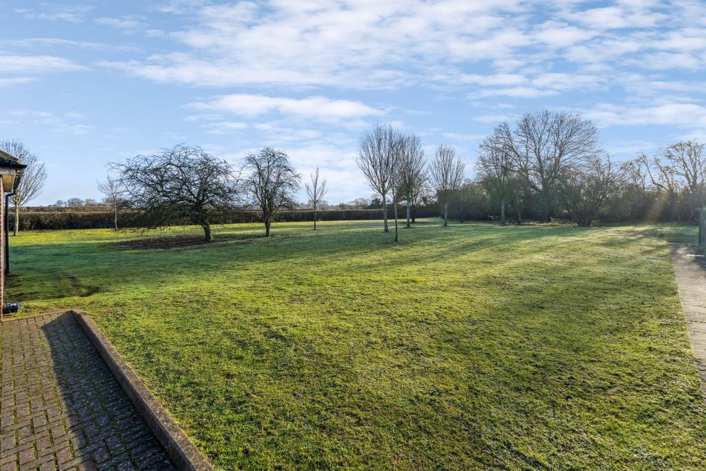 Property photo 2 of 28