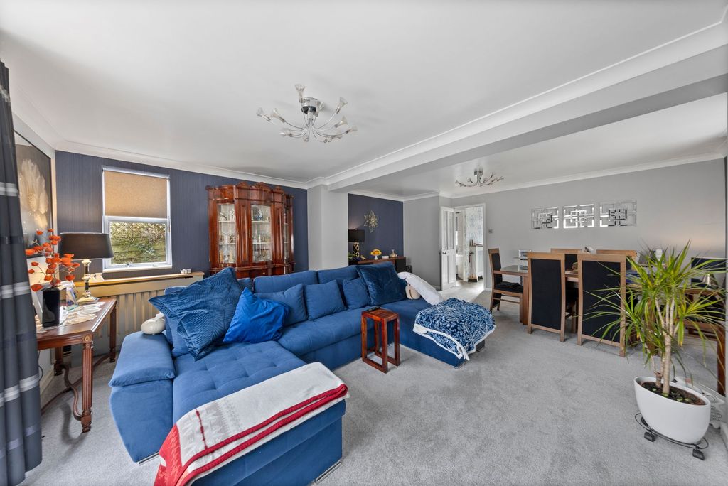 Property photo 2 of 22