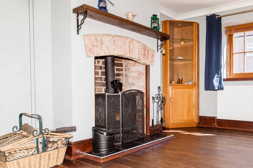 Property photo 3 of 44