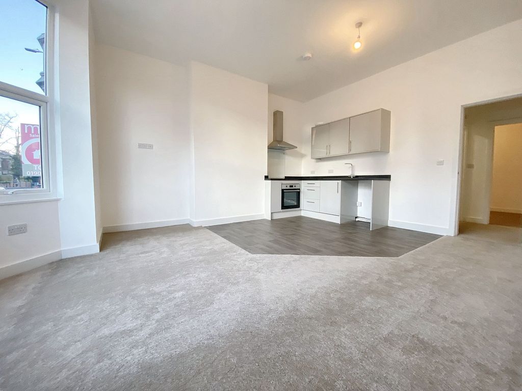 Property photo 1 of 6 Living Space