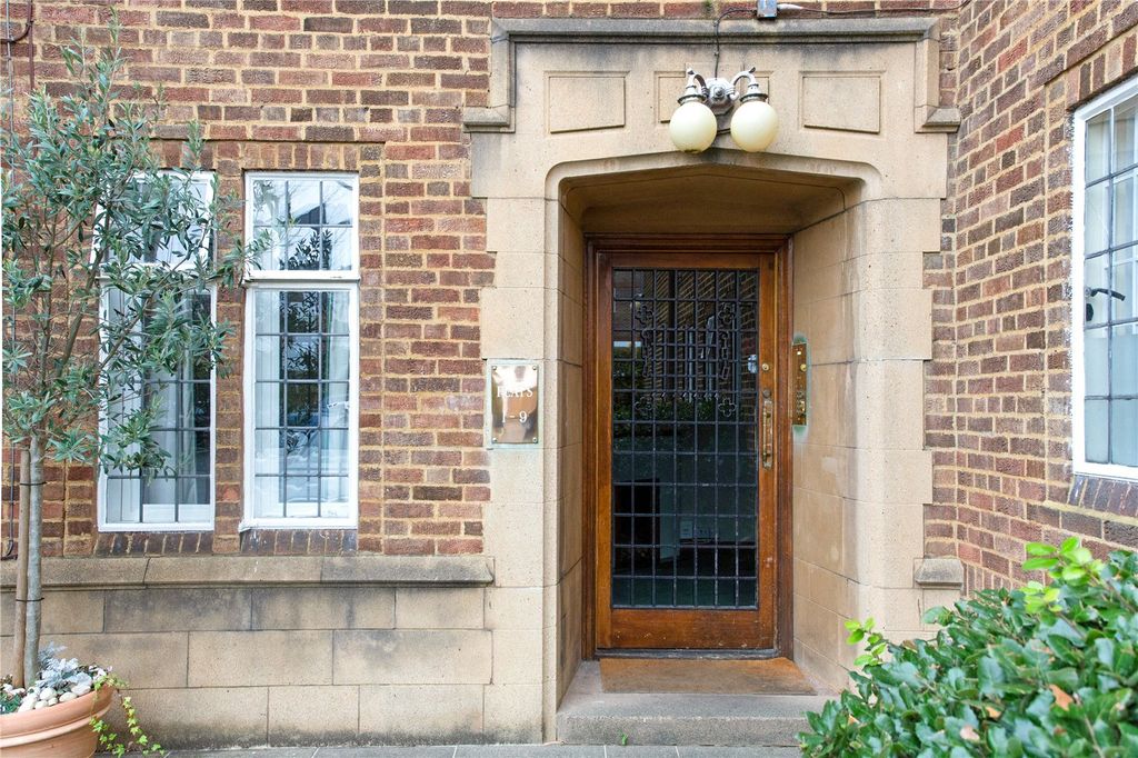 Property photo 2 of 15 Entance