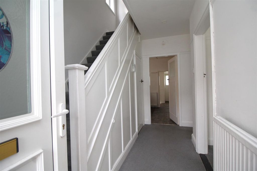 Property photo 2 of 12 Hallway.Jpg