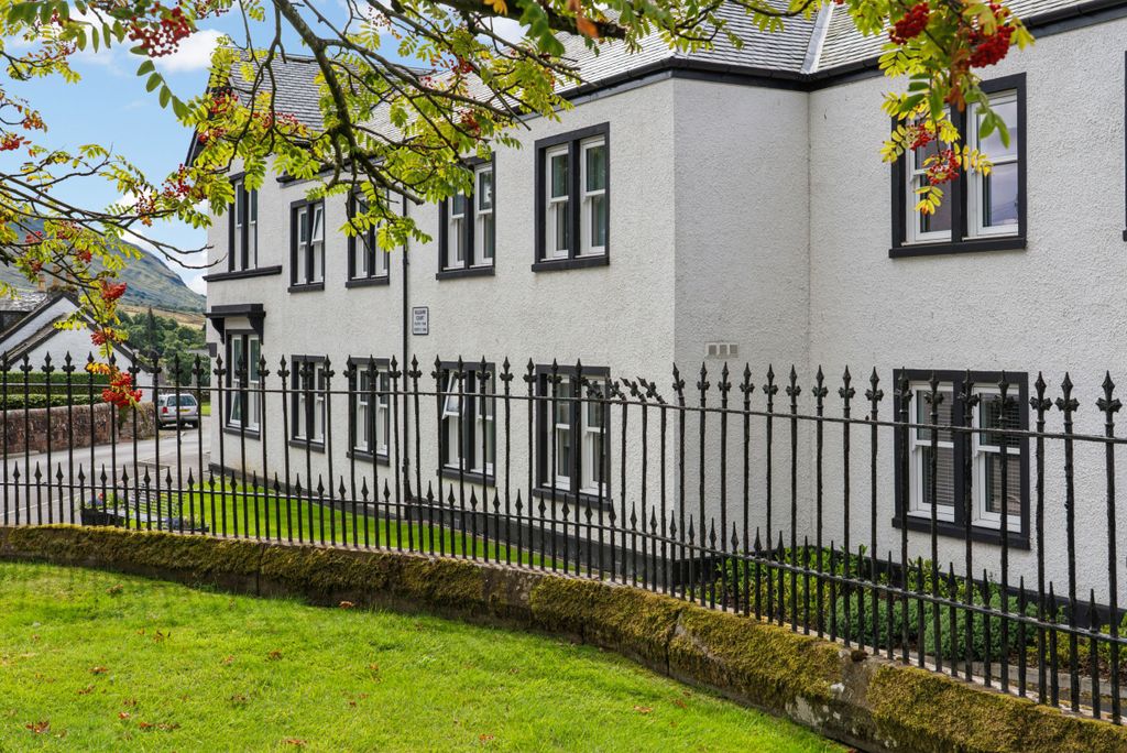 Property photo 2 of 35