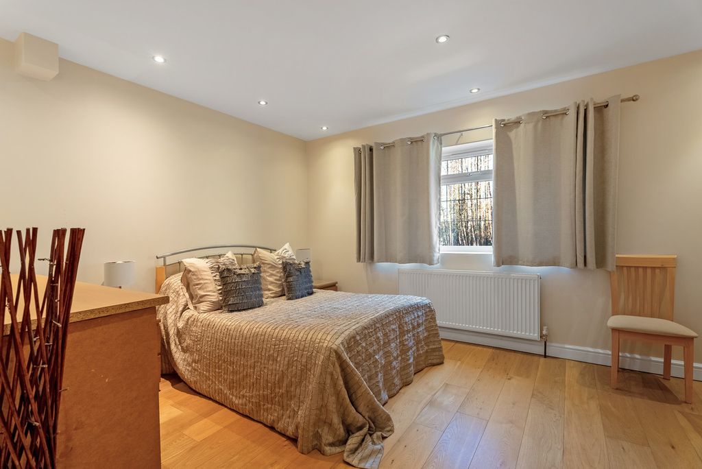 Additional image 27 of 6 bed detached house for salePine Grove, Brookmans Park AL9