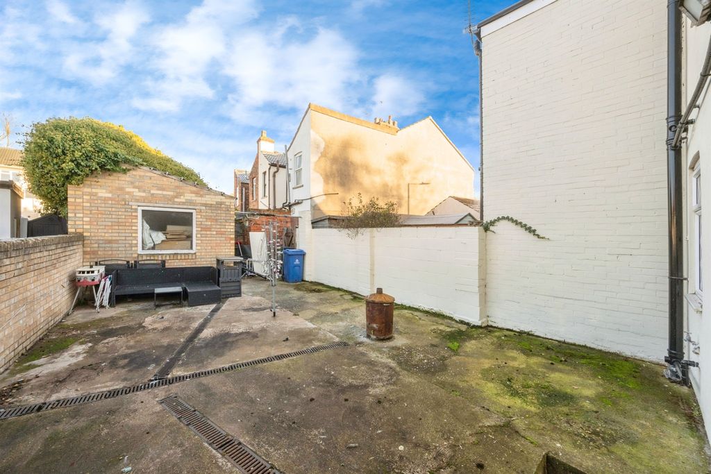 Property photo 2 of 14