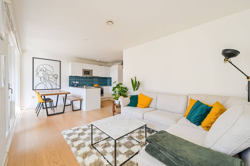 Property photo 2 of 21