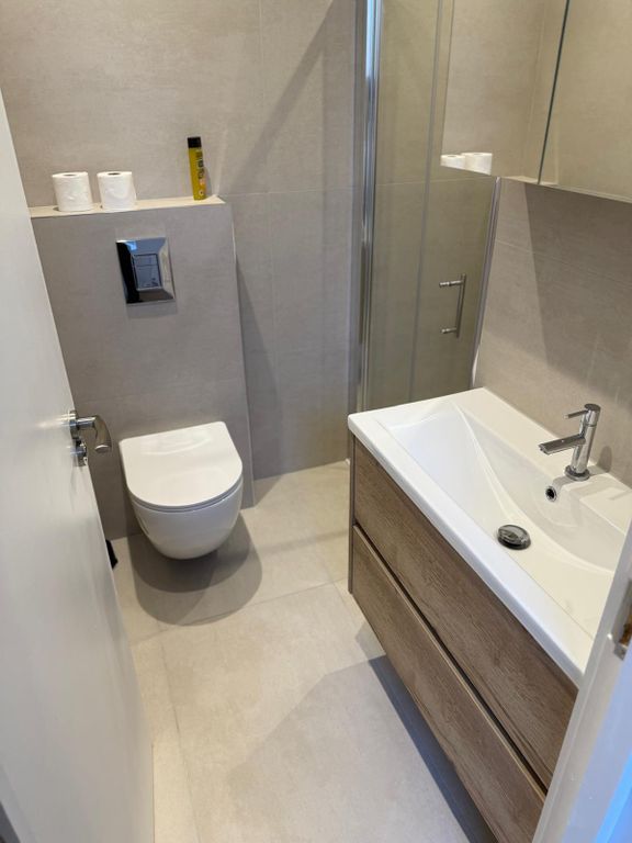 Property photo 3 of 9 Toilet