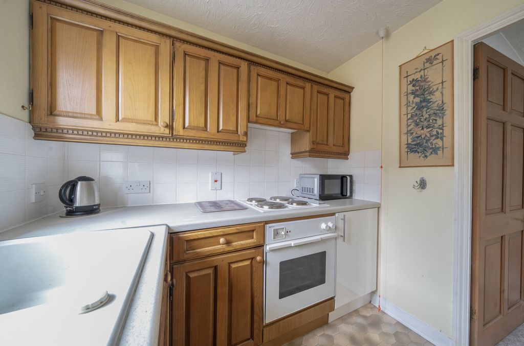 Property photo 2 of 11 Kitchen