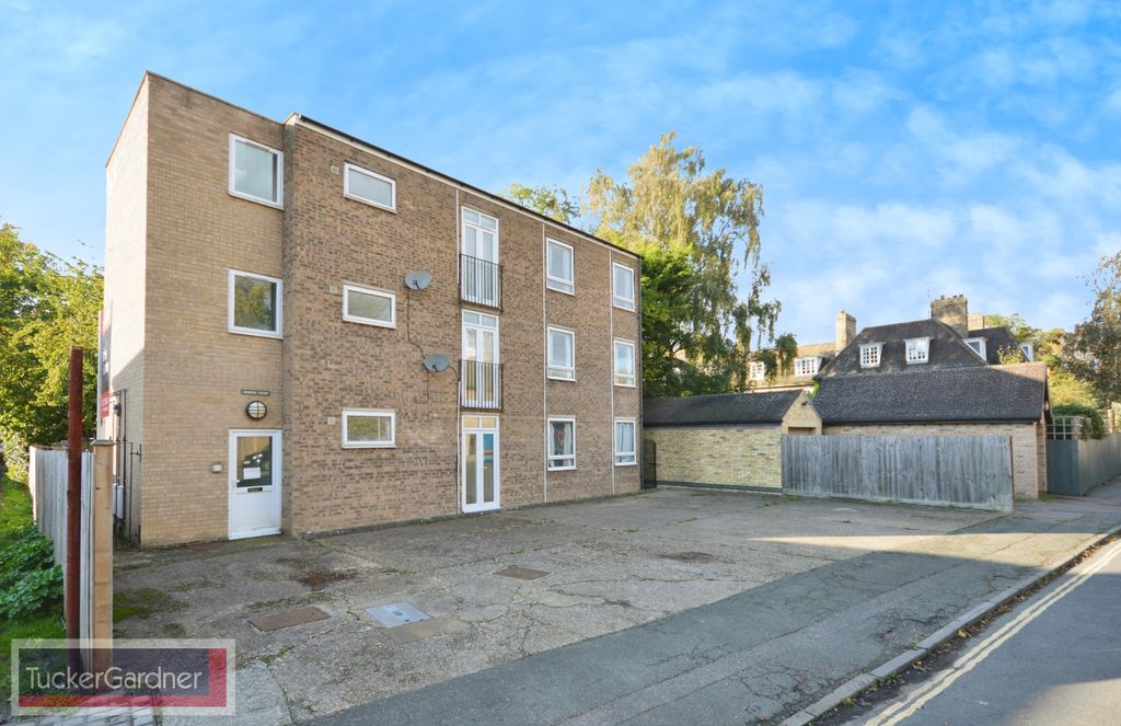 Property photo 1 of 6