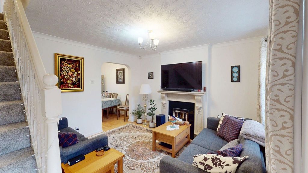 Property photo 2 of 12 Lounge