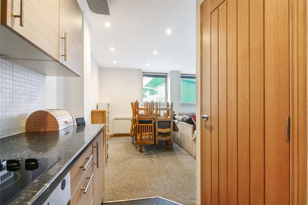 Property photo 3 of 11 Kitchen Dining