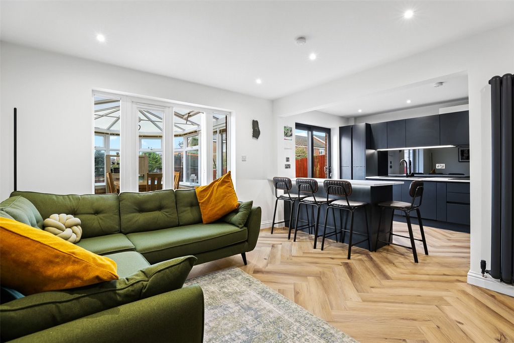 Property photo 2 of 22 Living Room