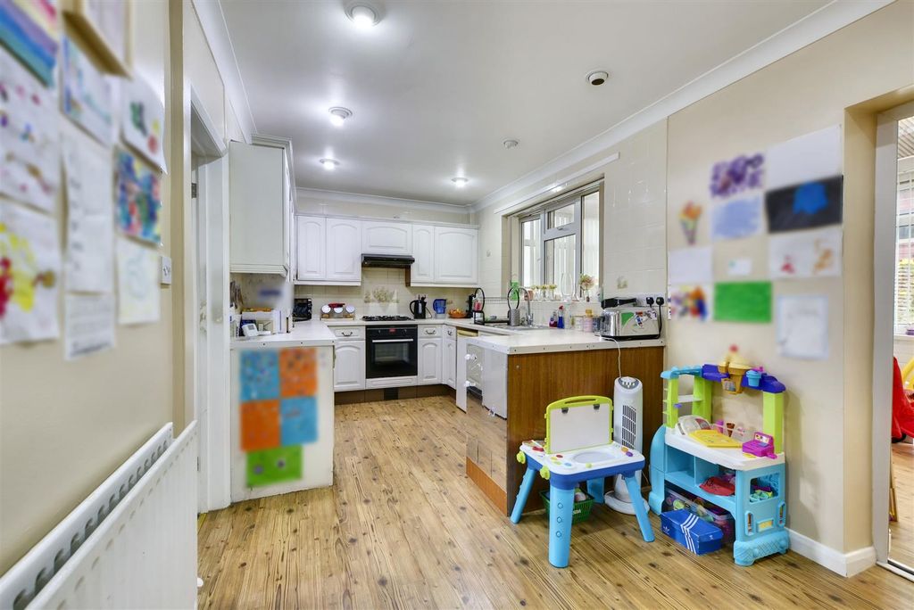 Property photo 3 of 25 Dining Kitchen