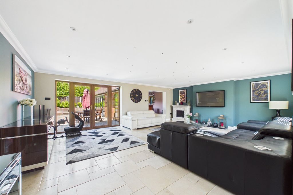Additional image 7 of 6 bed detached house for saleBeehive Lane, Binfield, Bracknell, Berkshire RG12