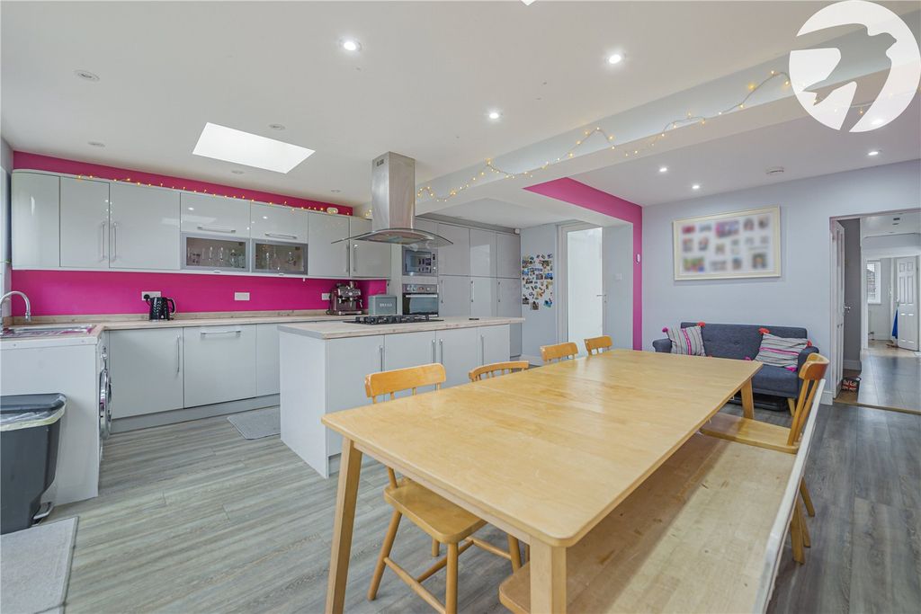 Property photo 3 of 39 Kitchen