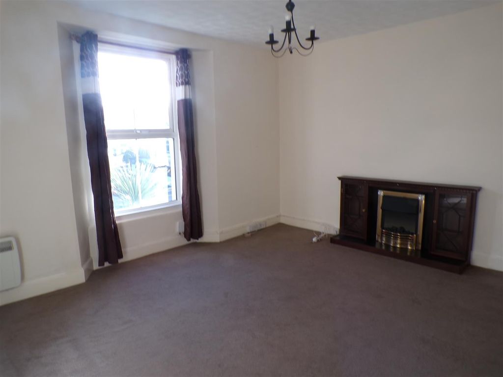 Property photo 3 of 8 Lounge (2).Jpg