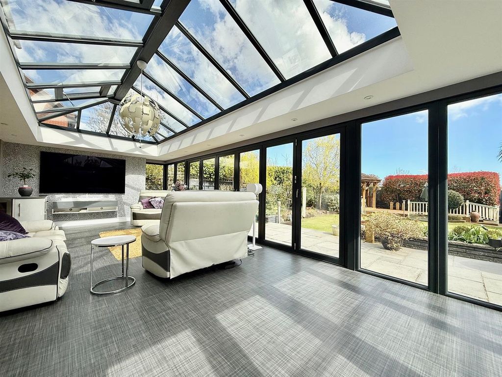 Property photo 3 of 34 Day Room