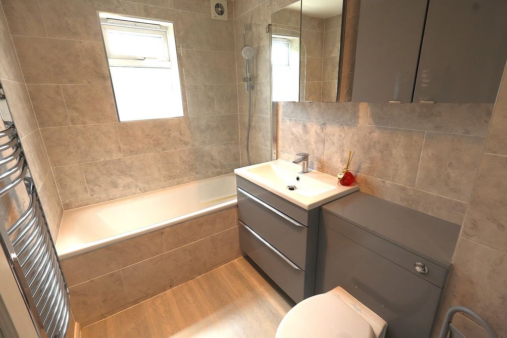 Property photo 3 of 10 Re-Fitted Bathroom