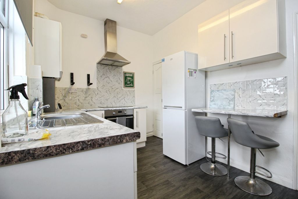 Property photo 2 of 15 Kitchen