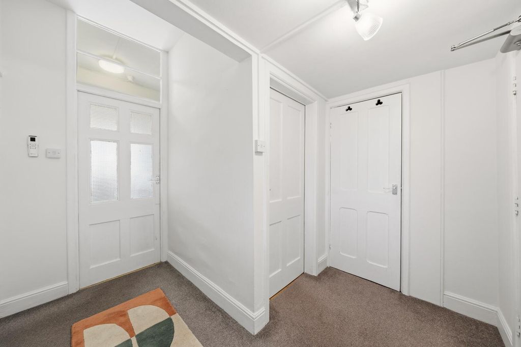 Property photo 2 of 12 Hallway