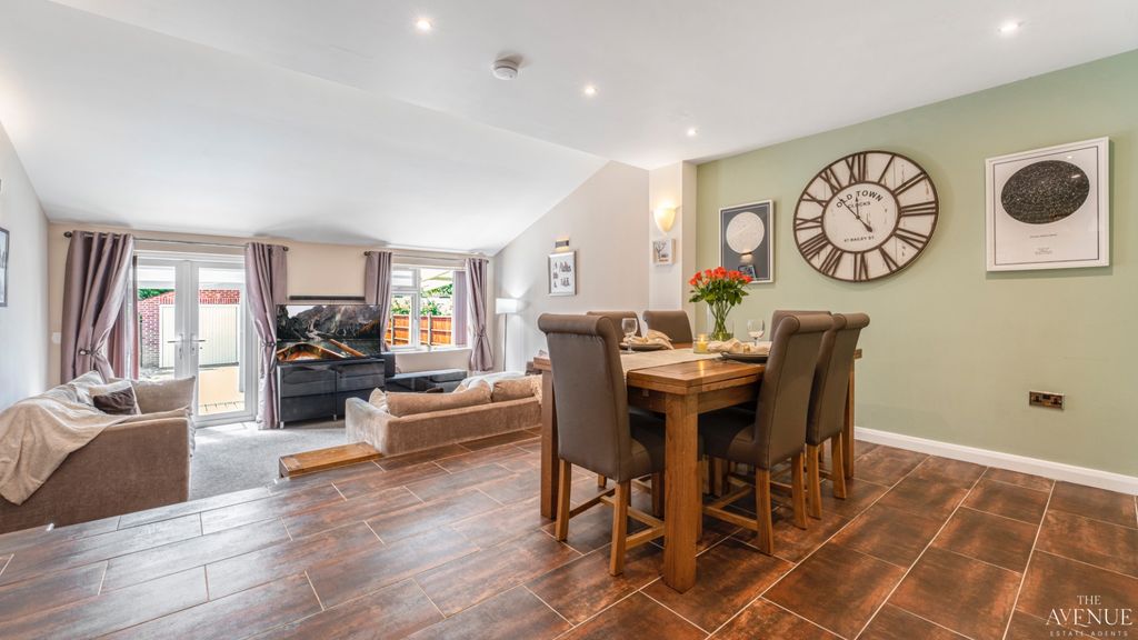 Property photo 3 of 32 4137104