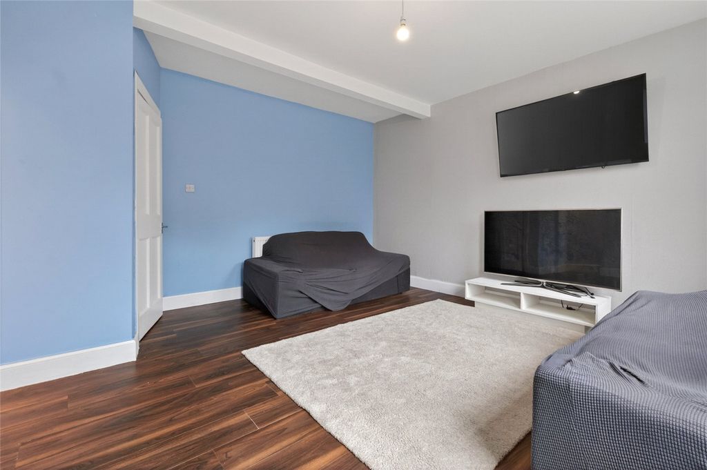 Property photo 3 of 18 Picture No. 01