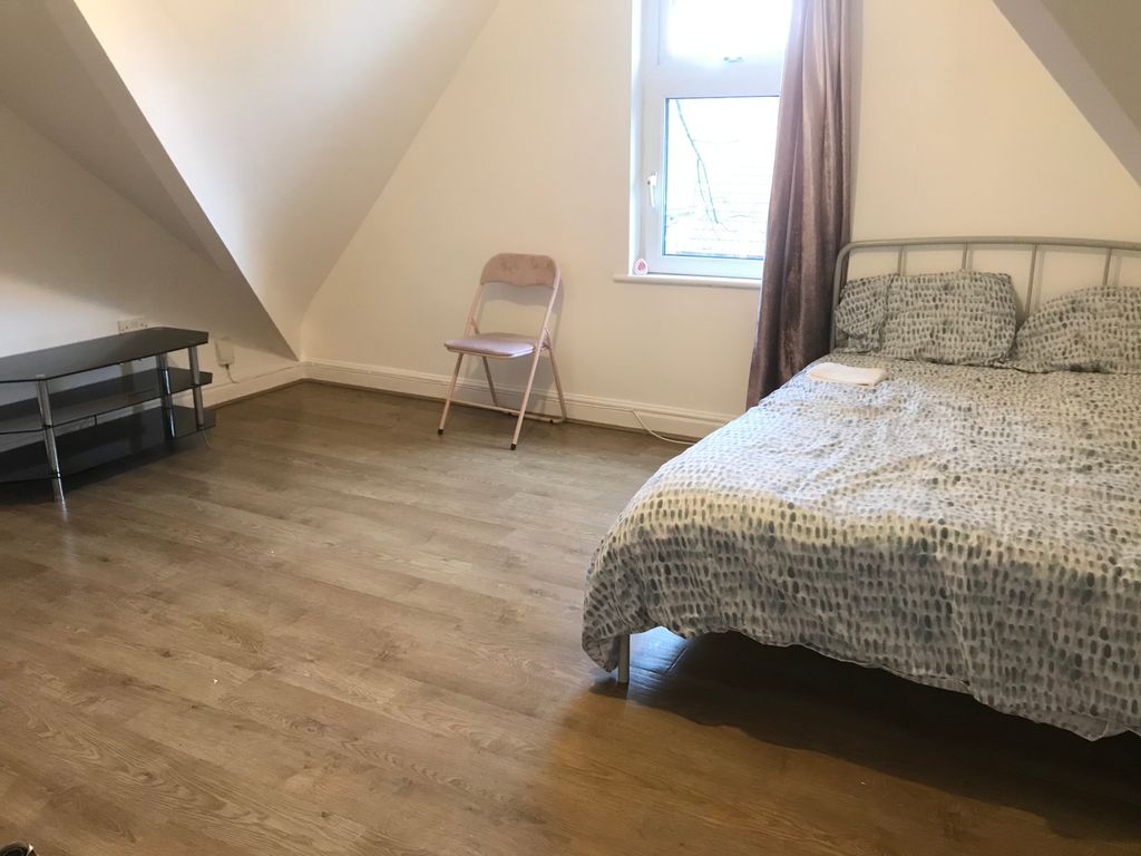 Property photo 2 of 6 Bedroom 
