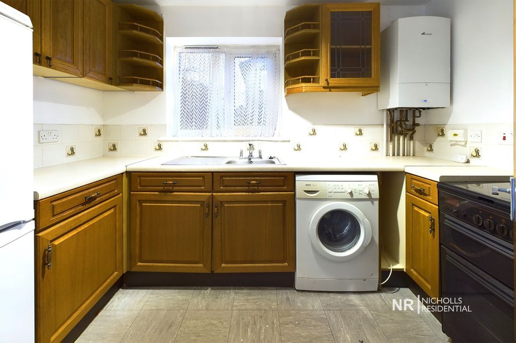 Property photo 3 of 6 Kitchen