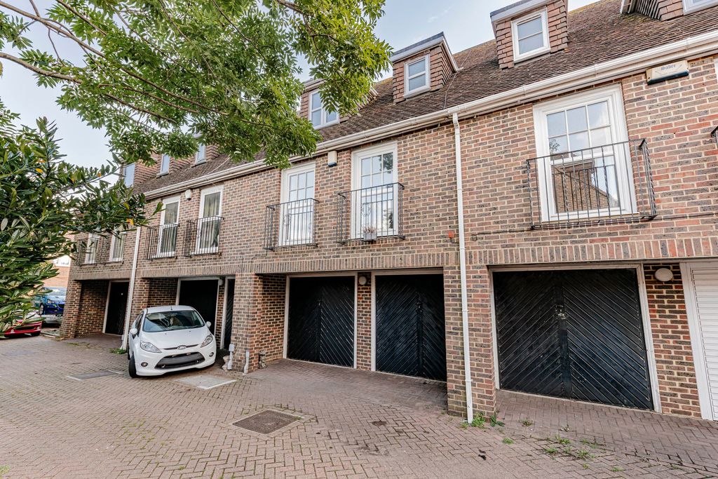 Property photo 1 of 16 Front (1)