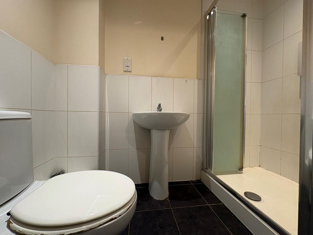 Property photo 1 of 4 Bathroom