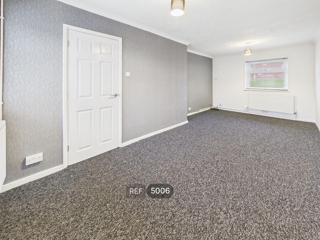 Property photo 3 of 11 Living Room