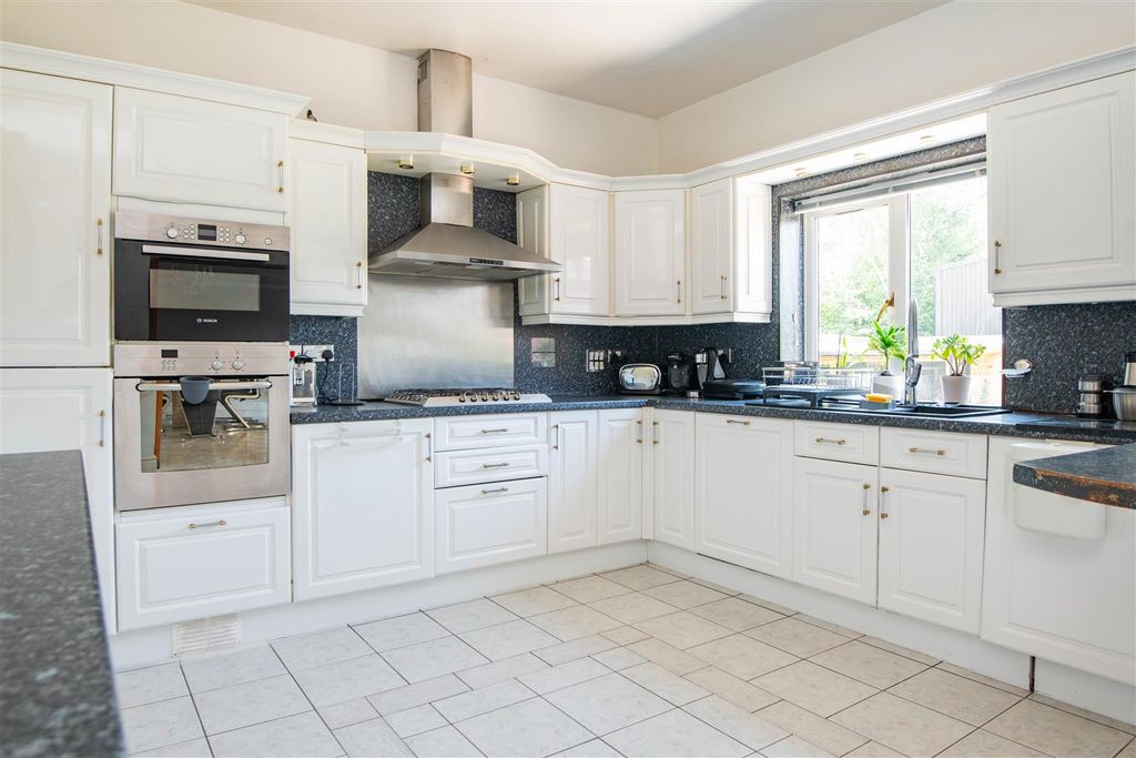 Property photo 3 of 47 Kitchen