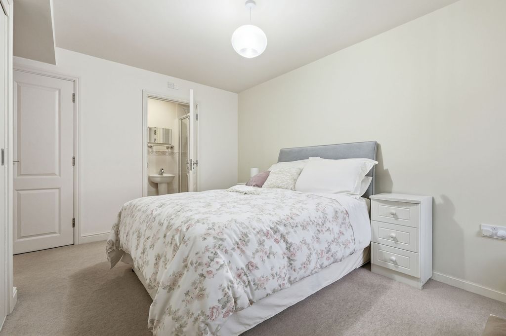 Property photo 2 of 16 Master Bedroom