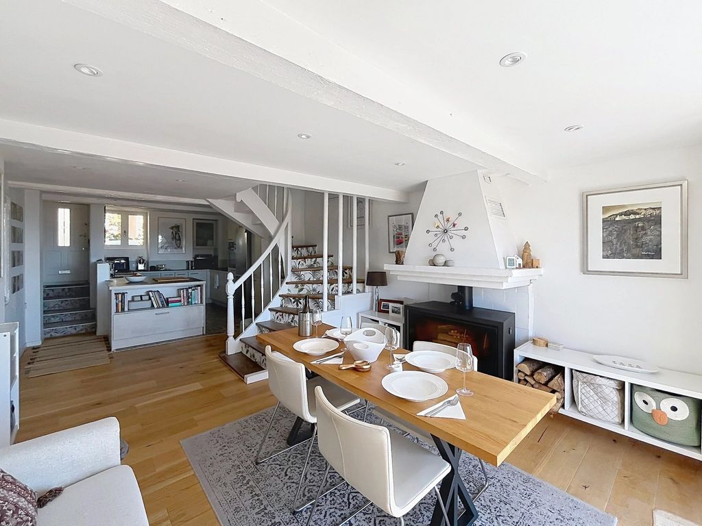 Property photo 3 of 16 Cbdf6B24c00B6E0252E1d6De5185Bd41_Aa376cd815_2896-Big