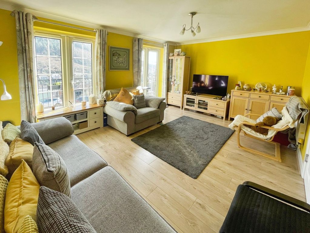 Property photo 2 of 21