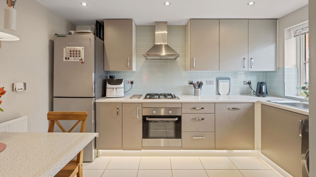 Property photo 3 of 23